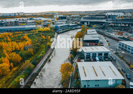 Sheffield, Regno Unito - 8 Novembre 2019: immagini aeree di danni causati dal fiume Don scoppiare le sue banche nel novembre alluvione vicino a Meadowhall Foto Stock