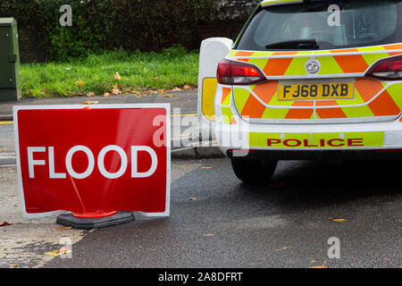 Cartello con la polizia Foto Stock
