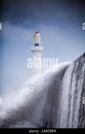 Tempesta di neve, Aberdeen faro Foto Stock