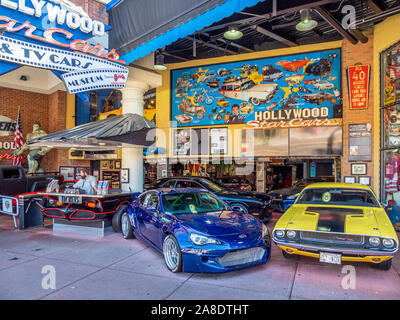 Parkway road anche se in centro di Great Smoky Mountains resort città di Gatlinburg Tennessee negli Stati Uniti Foto Stock