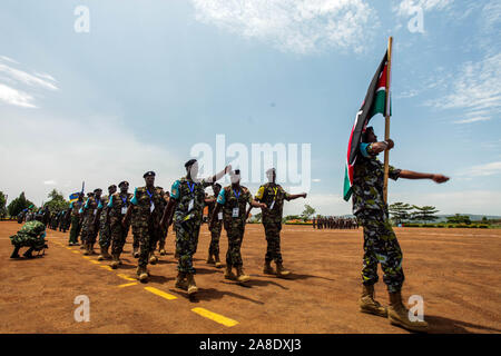 Jinja, Uganda. 7 Nov, 2019. Keniote soldati militari di prendere parte alla parata durante la dodicesima edizione delle Forze Armate il comando Post Esercizio della Comunità dell'Africa Orientale (EAC) in Jinja, Uganda, nov. 7, 2019. Credito: Hajarah Nalwadda/Xinhua/Alamy Live News Foto Stock