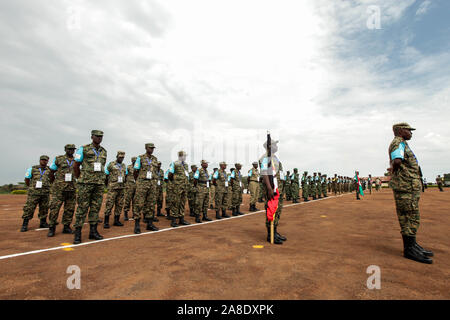 Jinja, Uganda. 7 Nov, 2019. Militari ugandesi soldati prendere parte alla parata durante la dodicesima edizione delle Forze Armate il comando Post Esercizio della Comunità dell'Africa Orientale (EAC) in Jinja, Uganda, nov. 7, 2019. Credito: Hajarah Nalwadda/Xinhua/Alamy Live News Foto Stock