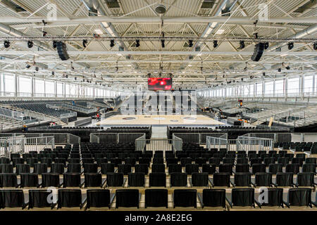 Bologna, Italia. 08 Novembre, 2019. Premere anteprima della nuova Virtus Segafredo Arena, il nuovo cestello temporanea arena di Virtus Bologna costruito all'interno della Hall 30 della fiera di Bologna a Novembre 08, 2019 a Bologna, Italia. Credito: Massimiliano Donati/Alamy Live News Foto Stock