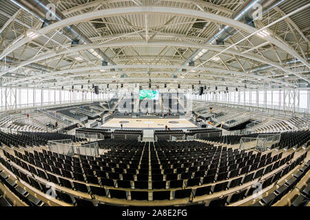 Bologna, Italia. 08 Novembre, 2019. Premere anteprima della nuova Virtus Segafredo Arena, il nuovo cestello temporanea arena di Virtus Bologna costruito all'interno della Hall 30 della fiera di Bologna a Novembre 08, 2019 a Bologna, Italia. Credito: Massimiliano Donati/Alamy Live News Foto Stock