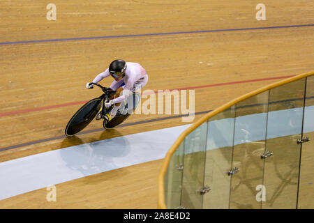 Glasgow, Regno Unito. 8 novembre 2019. Corea compete nel Womens Team Sprint di Chris Hoy Velodrome in Glasgow. 8 novembre 2019 Dan-Cooke credito/Alamy Live News Foto Stock