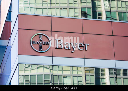 Bayer AG segno presso l ufficio della società nella Silicon Valley. Bayer AG è una multinazionale tedesca e farmaceutica scienze della vita company Foto Stock