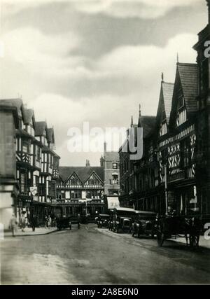 'High Street, Shrewsbury', c1920s. Vista del mezzo in legno edifici nella città di Shrewsbury in Shropshire. Sulla sinistra si trova l'Irlanda's Mansion, costruito alla fine del XVI secolo per il ricco commerciante di lana Robert Irlanda. Da "12 foto reale scatta - Shrewsbury". Foto Stock