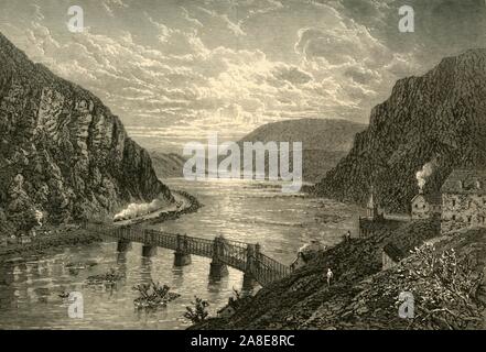 "Harper's Ferry', 1872. Vista di harpers Ferry, West Virginia, USA, una cittadina situata sulla confluenza del Potomac e fiumi di Shenandoah. Dal pittoresco America; o, la terra in cui viviamo, una delimitazione dalla penna e matita di montagne, fiumi, laghi...con illustrazioni su acciaio e legno da eminenti artisti americani" Vol. Ho curato da William Cullen Bryant. [D. Appleton and Company, New York, 1872] Foto Stock