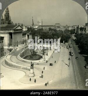 'L'Franzens-Ring, Vienna - da molti considerata dal punto di vista architettonico "i migliori Street in Europa".', c1930s. Il Parlamento austriaco edificio sulla Ringstrasse di Vienna è stato costruito 1874-1883 da Theophil Hansen in Greco Reviva stile. La Ringstrasse è designato un sito del Patrimonio Mondiale. Da "Giro del mondo". [Keystone View Company, Meadville, Pa., New York, Chicago, Londra] Foto Stock