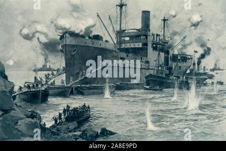 "The Historic Landing from the River Clyde at Seddul Bahr, Gallipoli, 25 aprile 1915", 1916. Sedd el Bahr fu il sito di V Beach, la zona di sbarco del fiume SS Clyde, il 25 aprile 1915 sotto i bombardamenti turchi durante la campagna di Gallipoli nella prima guerra mondiale. Da The War Illustrated album De Luxe - volume IV. The Summer Campaign - 1915, a cura di J. A. Hammerton. [The Amalgamated Press, Limited, Londra, 1916] Foto Stock