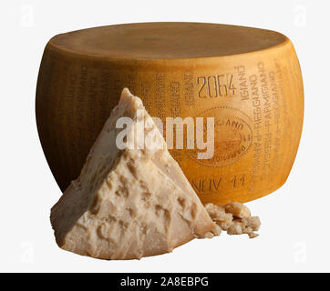 Parmigiano Reggiano ruota e Cuneo Foto Stock