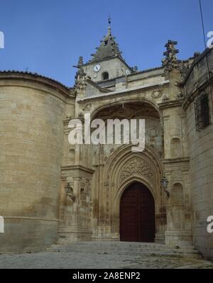 PORTADA MERIDIONAL LLAMADA DE LA RESURRECCION O DE LA PASCUA - S XVI - MEZCLA gotico-RENACENTISTA. Autore: CISNIEGA J / CALDERON J. Posizione: Iglesia de Santa Maria Magdalena. Torrelaguna. MADRID. Spagna. Foto Stock