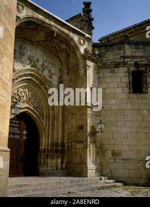 PORTADA MERIDIONAL LLAMADA DE LA RESURRECCION O DE LA PASCUA - S XVI - MEZCLA gotico-RENACENTISTA. Autore: CISNIEGA J / CALDERON J. Posizione: Iglesia de Santa Maria Magdalena. Torrelaguna. MADRID. Spagna. Foto Stock