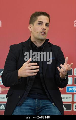 Madrid, Spagna. 08 Nov, 2019. ROBERT MORENO DURANTE LA CONFERENZA STAMPA DI EURO CLASIFICATION 2020. Venerdì 8 novembre 2019 Credit: CORDON PREMERE/Alamy Live News Foto Stock