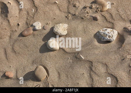 La consistenza della sabbia livellata dal vento con i ciottoli #3 Foto Stock