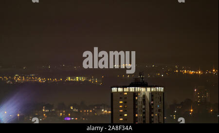 Glasgow, Scotland, Regno Unito 8 Novembre, 2019. La città era immerso nelle tenebre come parti di esso ha avuto un blackout codici postali interessati sono G41 e G43 ed è stato mostrato da 8 miglia di distanza. Gerard Ferry/ Alamy Live News Foto Stock