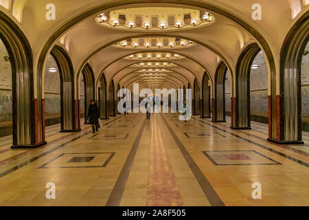 Mosca/Russia; 13 marzo 2018: Mayakovskaya la stazione della metropolitana di Mosca, Russia Foto Stock