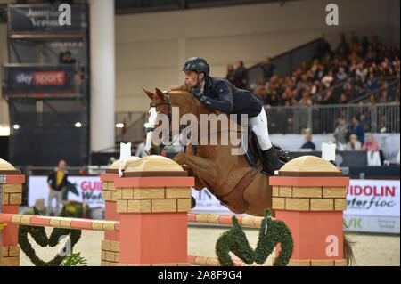 Verona, Italia, 08 Nov 2019, jumpng verona 2019 - longines csi5*-w premio n. 2 Categoria a tempo - tab a - h. 150 Svezia von eckermann henrik durante 121° Fiera Cavalli di Verona - Equitazione internazionale - Credito: LPS/Giancarlo dalla Riva/Alamy Live News Foto Stock