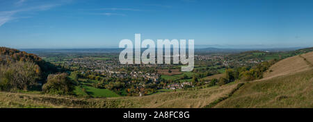 Vista dal Comune di Selsley verso Kings Stanley e Stonehouse, vicino a Stroud Gloucestershire, Regno Unito Foto Stock