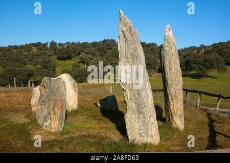 Cromlech La Pasada del Abad -compreso tra 3000 e 2500 BC, monumento megalitico, Rosal de la Frontera, provincia di Huelva, regione dell'Andalusia, Spagna, Europa. Foto Stock