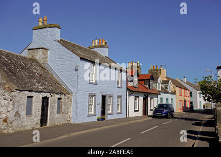 Strada principale del villaggio sul mare dell'isola di Whithorn nel Machars di Wigtownshire in Dumfries and Galloway, Scotland, Regno Unito. Foto Stock