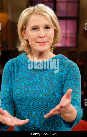 Colonia, Germania. 08 Nov, 2019. Presenter Susan Link è in studio di registrazione dopo la registrazione della WDR talk show 'Kölner Treff". Credito: Henning Kaiser/dpa/Alamy Live News Foto Stock