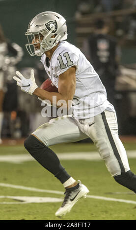 Oakland, la California, Stati Uniti d'America. 7 Nov, 2019. Oakland Raiders wide receiver Trevor Davis (11) Giovedì, 7 novembre 2019, a Oakland-Alameda County Coliseum a Oakland, in California. I raider hanno sconfitto la caricabatterie 26-24. Credito: Al di Golub/ZUMA filo/Alamy Live News Foto Stock