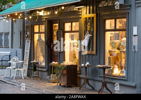 Gothenburg, Svezia. 1 Nov, 2019. Una vista di un negozio di articoli da regalo nel quartiere di Haga.Haga quartiere è famoso per le sue pittoresche case in legno, secolo XIX-atmosfera e caffetterie. Originariamente una classe operaia sobborgo della città con una piuttosto cattiva reputazione, si è progressivamente trasformata in un popolare luogo visita per i turisti e Gothenburgers. Credito: Karol Serewis SOPA/images/ZUMA filo/Alamy Live News Foto Stock