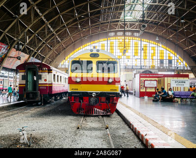 Bangkok, Tailandia - 25 Maggio 2019: vecchia Bangkok Stazione ferroviaria informalmente conosciuta come stazione di Hualamphong. La principale stazione ferroviaria di Bangkok Foto Stock