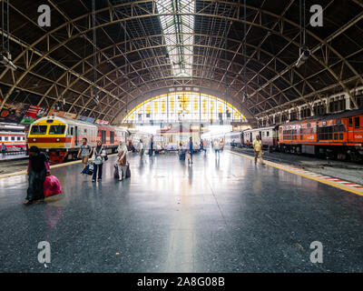 Bangkok, Tailandia - 25 Maggio 2019: vecchia Bangkok Stazione ferroviaria informalmente conosciuta come stazione di Hualamphong. La principale stazione ferroviaria di Bangkok Foto Stock