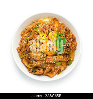 Kimchi saltate in padella con carne di maiale sul riso cibo Coreano stile fusion decorare scolpiti con sopra il pomodoro tuorlo d'uovo vista superiore Foto Stock