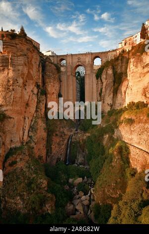 Puente Nuevo o il nuovo ponte a Ronda, Spagna Foto Stock