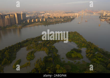 Guangzhou area fluviale a sunrise natura urbana Foto Stock