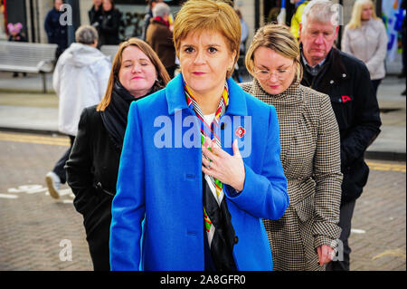 Salford, Regno Unito. 6 Nov, 2019. Primo Ministro Nicola Storione visto durante una campagna elettorale di SNP Giovanni Nicolson davanti al 2019 elezione generale. Credito: SOPA Immagini limitata/Alamy Live News Foto Stock