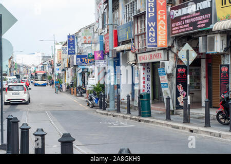 Georgetown Penang - 25 Aprile 2019 : vista la mattina nella città circondata da edifici coloniali. Foto Stock