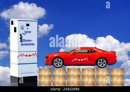 Roter Chevrolet Camaro, ZL1, STATI UNITI D'AMERICA, vor Stromtankstelle, E-Mobil, E-Mobile, Elektroauto, Tankstelle, Umweltfreundlich, Foto Stock