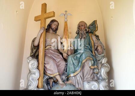 Santissima Trinità nella cappella nel villaggio Stitar, Croazia Foto Stock