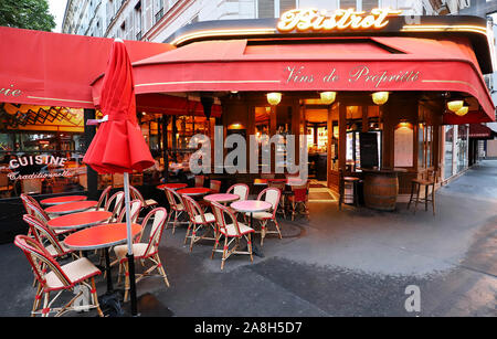 Bistrot è in stile tradizionale francese cafe situato sul Boulevard de Port Royal di Parigi. Foto Stock