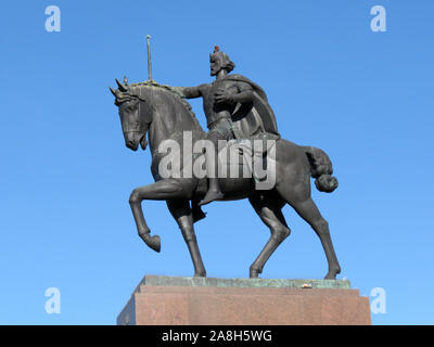 Statua di re Tomislav a cavallo,situata di fronte alla stazione ferroviaria principale di Zagabria, Croazia Foto Stock