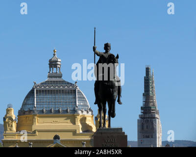 Tre landmark o firmare a Zagabria in Croazia, Europa - Re Tomislav statua, padiglione di arte e sul tetto della torre della cattedrale Foto Stock