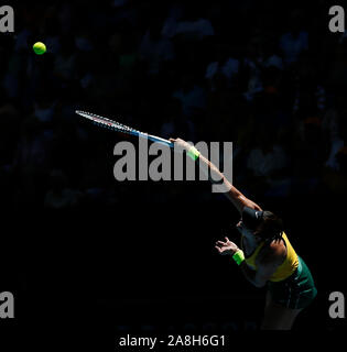 Perth, Australia . 09Nov, 2019. 9 novembre 2019; RAC Arena, Perth, Australia occidentale, Australia; Fed Cup by BNP Paribas Tennis finale, Day 1, Australia contro la Francia; Ajla Tomljanovic dell Australia serve durante il suo credito match: Azione Plus immagini di sport/Alamy Live News Foto Stock