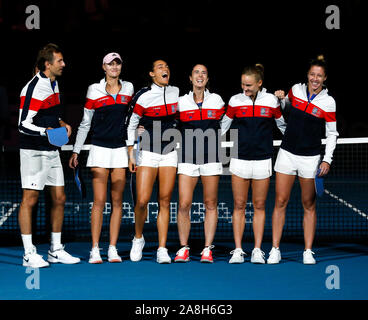 Perth, Australia . 09Nov, 2019. 9 novembre 2019; RAC Arena, Perth, Australia occidentale, Australia; Fed Cup by BNP Paribas Tennis finale, Day 1, Australia contro la Francia; giocatori francesi dopo il loro inno nazionale Credit: Azione Plus immagini di sport/Alamy Live News Foto Stock