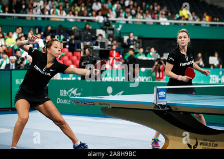 Tokyo Metropolitan Gymnasium, Tokyo, Giappone. 8 Novembre, 2019. Samara Elizabeta & Monteiro DODEAN Daniela (ROU), 8 novembre 2019 - Tennis da tavolo : 2019 ITTF World Team Cup femminile Quarterfinal match tra Giappone 3-0 Romania presso il Tokyo Metropolitan Gymnasium, Tokyo, Giappone. Credito: Naoki Morita AFLO/sport/Alamy Live News Foto Stock