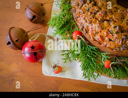 Un tradizionale fatta in casa torta di frutta per Natale. Foto Stock