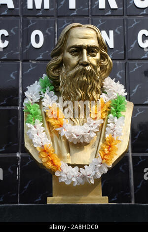 Un monumento di Rabindranath Tagore in Kolkata, India Foto Stock