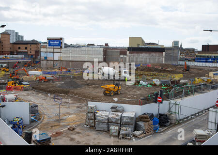 Le opere in vetro di sviluppo sito edificio che ospiterà il nuovo cinema Cineworld, Barnsley, South Yorkshire. Foto Stock