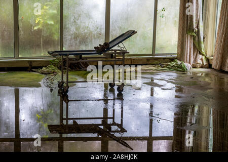 Standish ospedale vicino Stoud, Gloucestershire chiuso nel 2004. Il sito è attualmente in fase di ristrutturato in un alloggiamento station wagon. Foto Stock