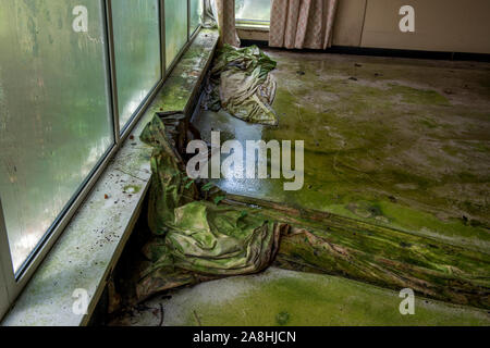 Standish ospedale vicino Stoud, Gloucestershire chiuso nel 2004. Il sito è attualmente in fase di ristrutturato in un alloggiamento station wagon. Foto Stock