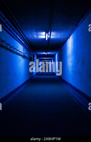 Ingresso al Kelvedon Hatch Bunker nucleari in Braintree, Essex, un lungo tunnel interno, spooky e spaventoso nel design Foto Stock