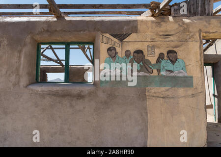 Scuola abbandonata in Kowop, Baragoi, Distretto Samburu County, Kenya Foto Stock